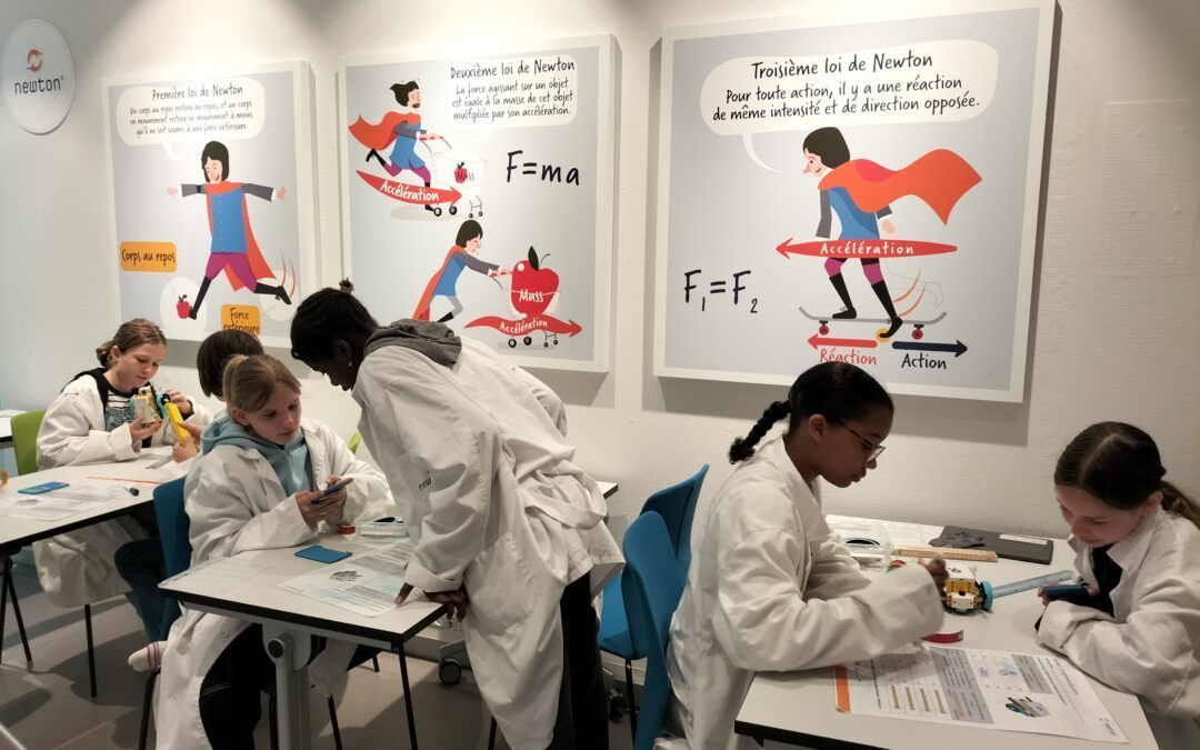 Des apprentis scientifiques à la Newton Room